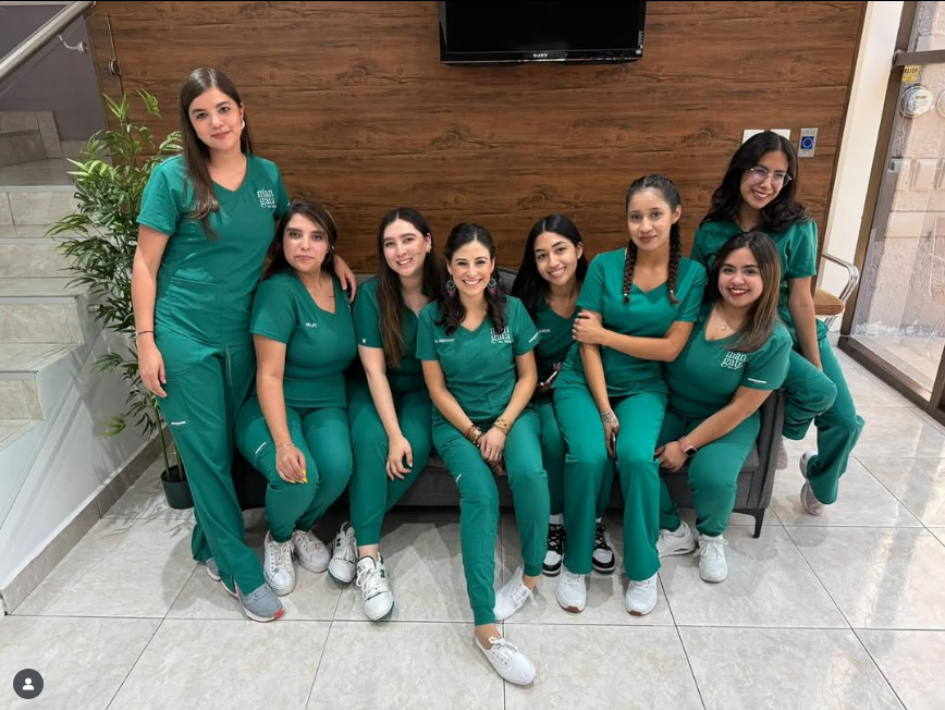 Equipo de trabajo que acompaña a las doctoras